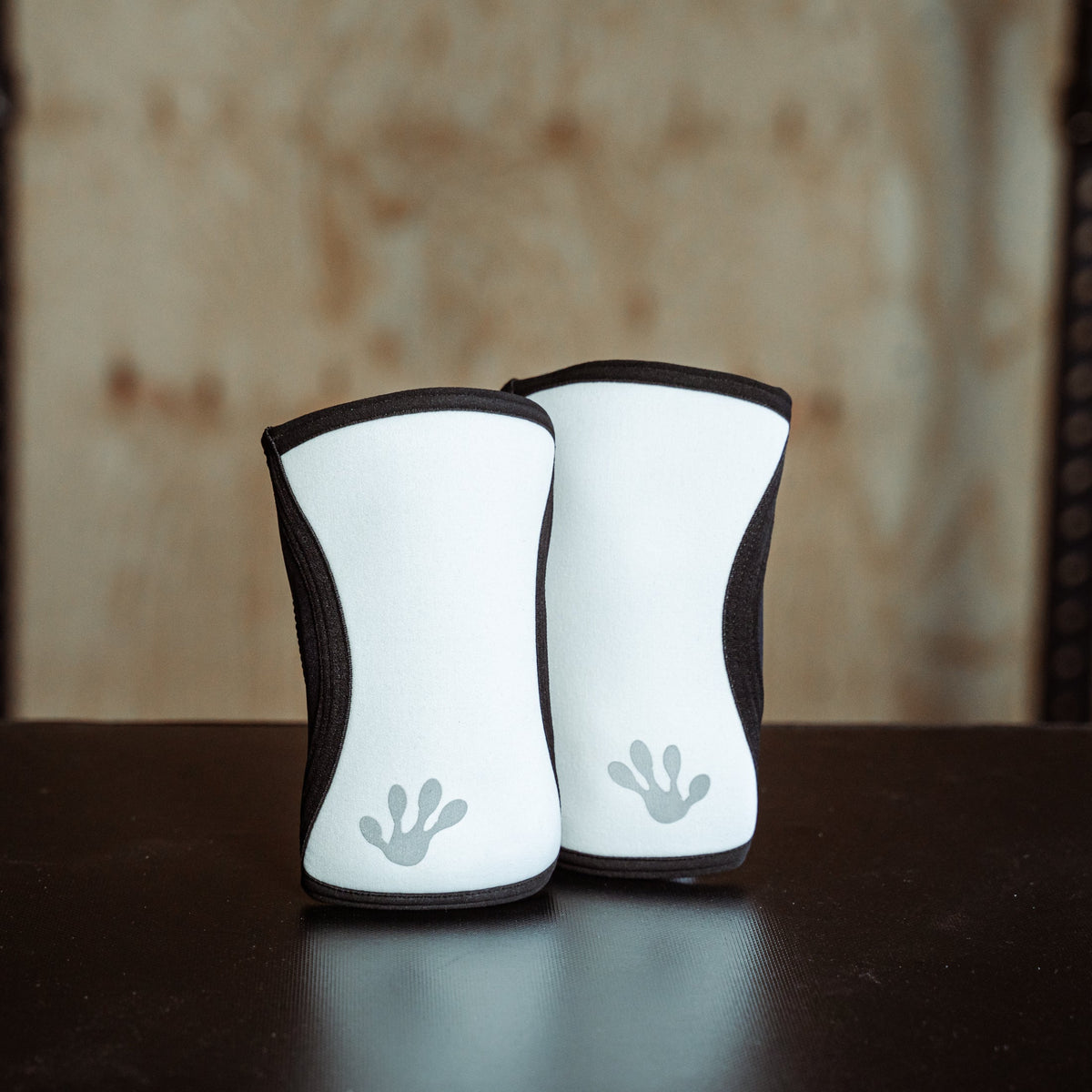 Reversible Elbow Sleeves / Shorty Knee - White 着用イメージ